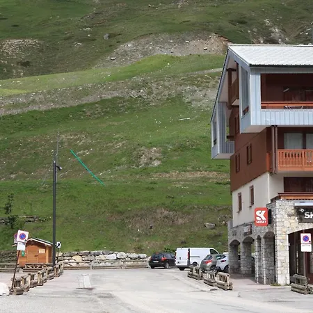 & Parking A Val Claret